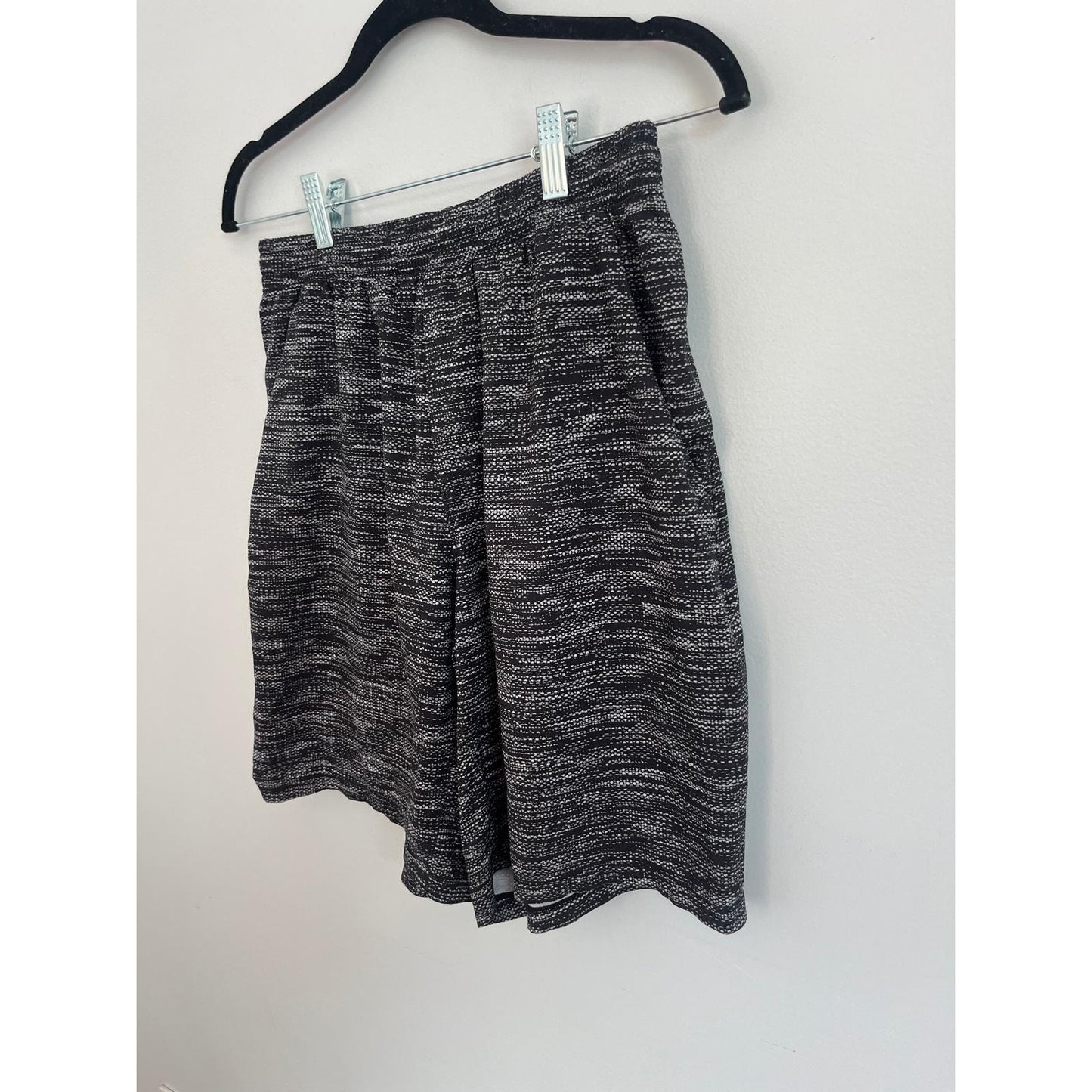 Lululemon Shorts Men M Black White Patterned Stretch Activewear