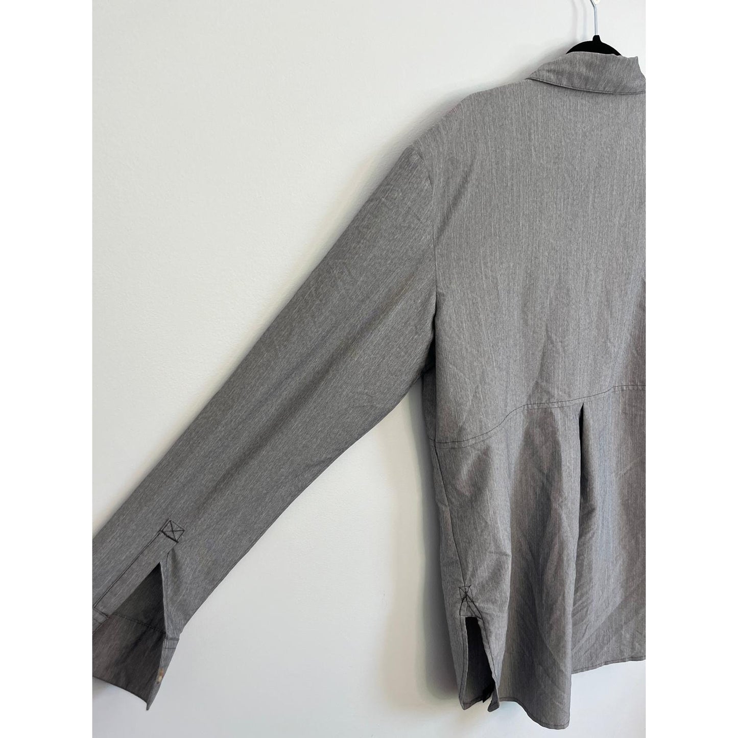 The North Face Button Down Shirt Women L Gray Outdoor Lightweight Casual