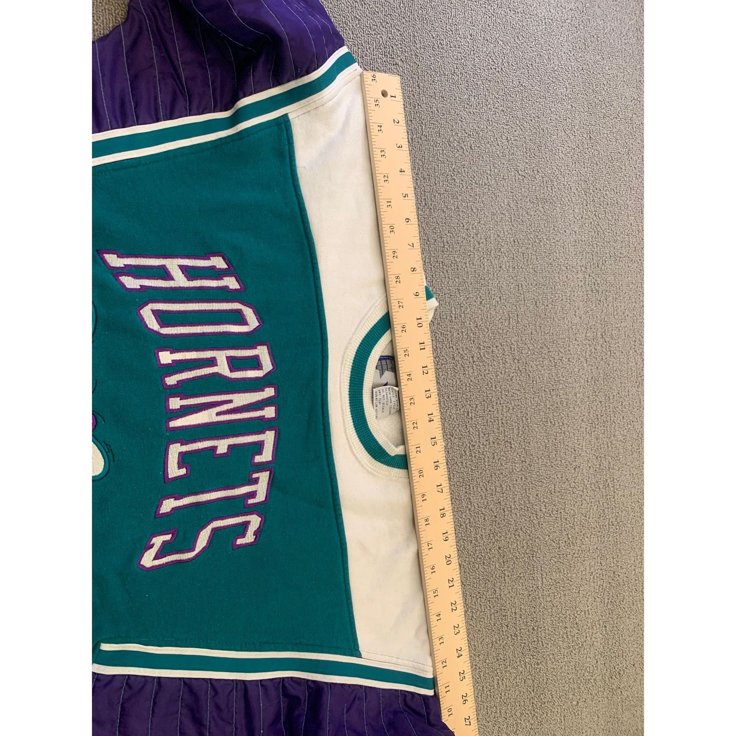 Vintage Charlotte Hornets NBA x STARTER Men Large Teal White Purple Sweatshirt