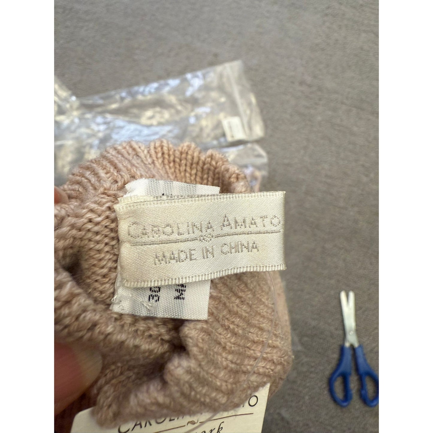 Carolina Amato Women's One Size Beige Wool Cashmere Blend Knit Gloves NWT