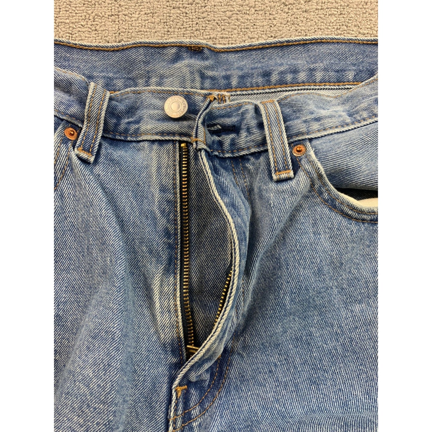 Levi's Men's 34x29 550 Relaxed Fit Blue Light Wash Straights Jeans