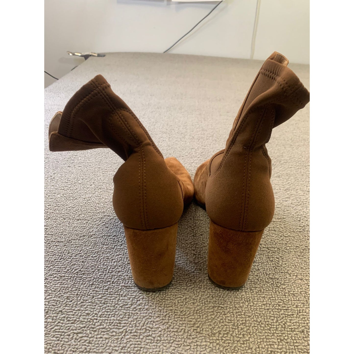 LONNIE Stuart Weitzman Women 7 Brown Suede Ankle Boots