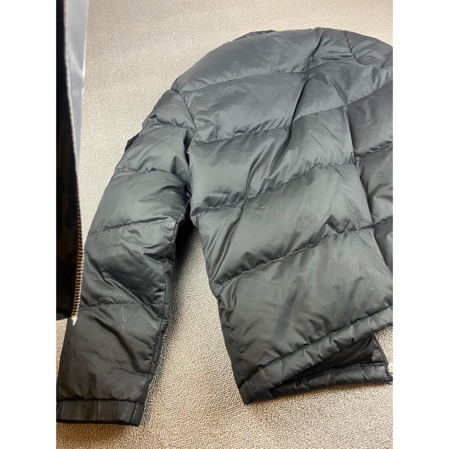 Theory Mens Size Small Down Puffer Full Zipper Black Jacket