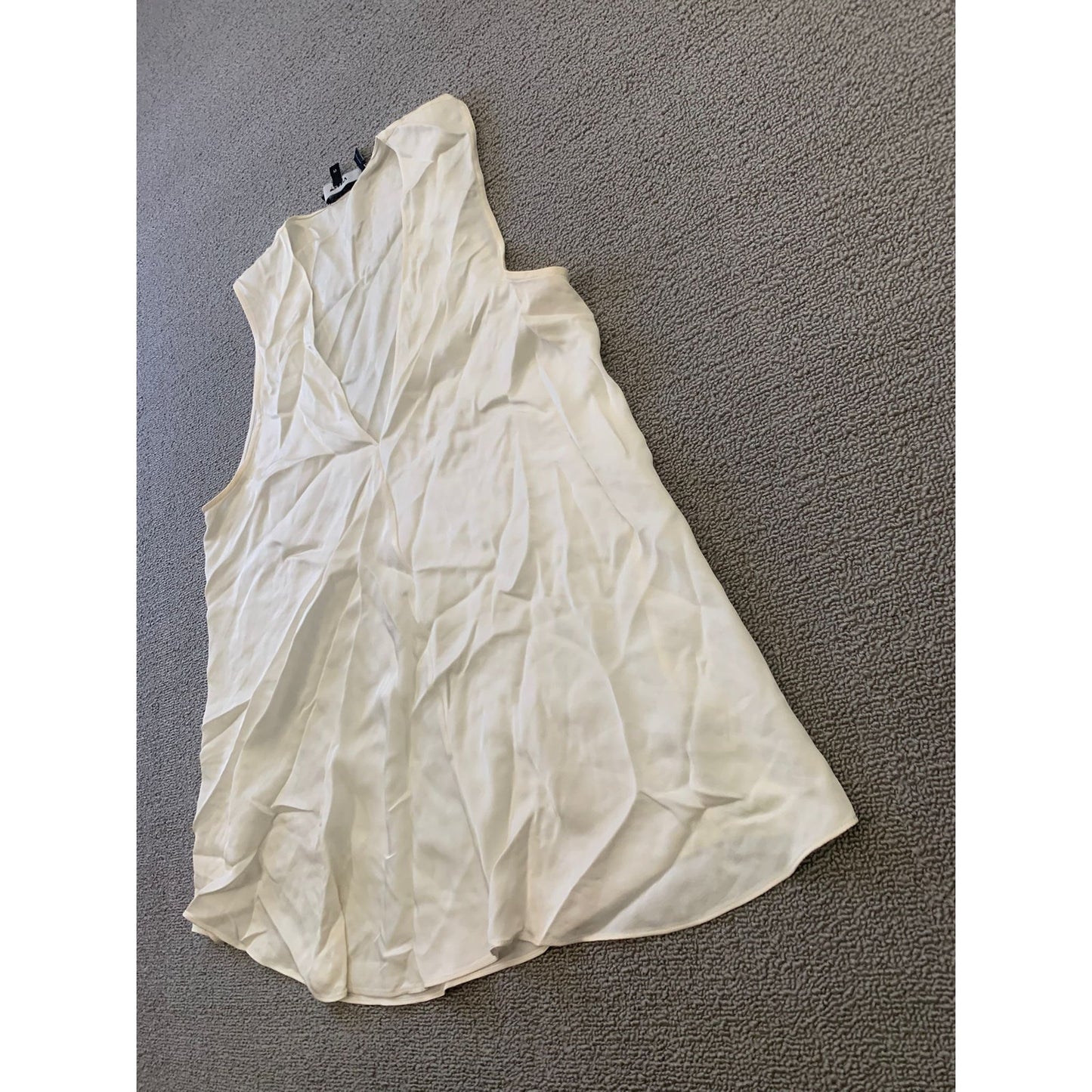 Theory Women's Medium White Cream Top Blouse Sleeveless V Neck