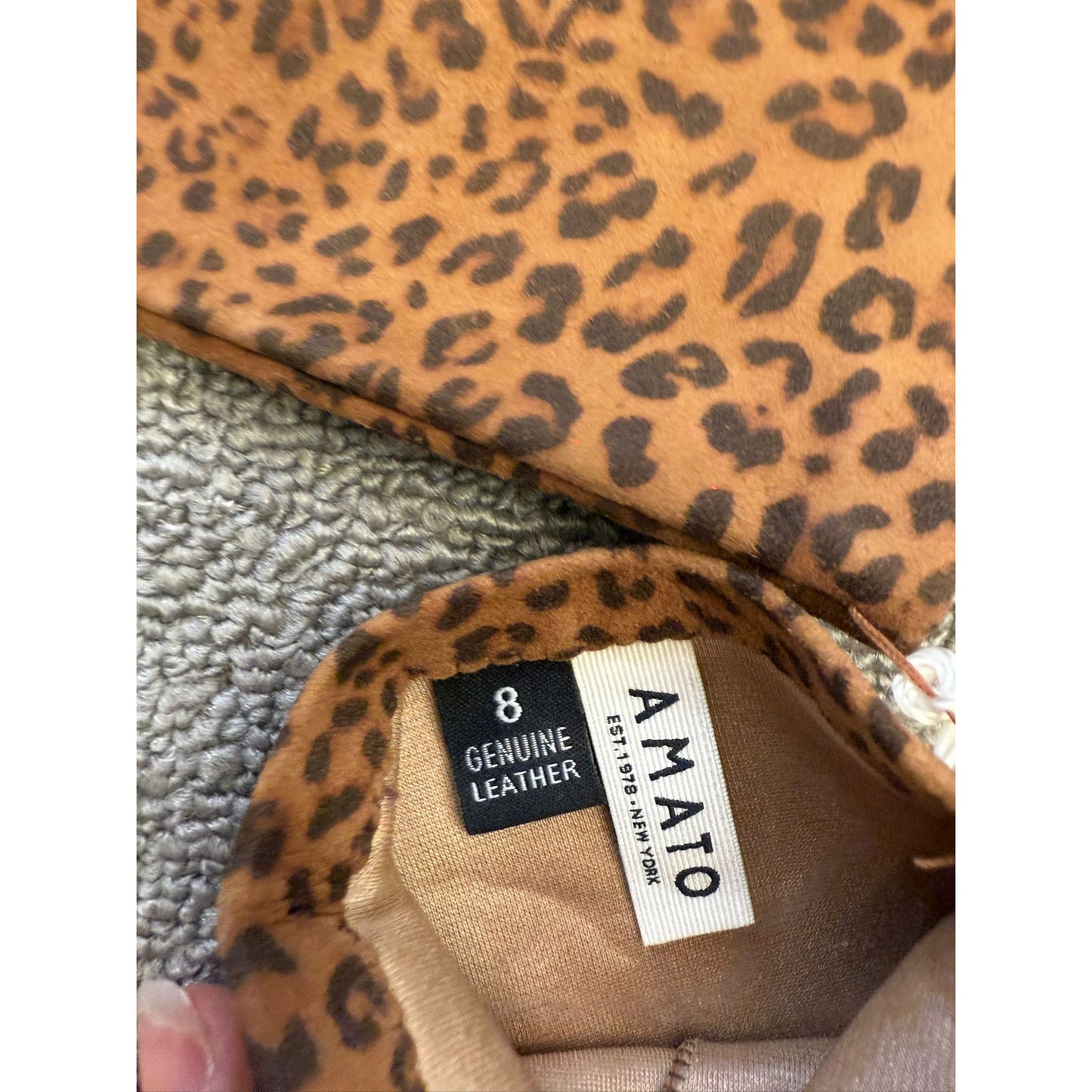 Carolina Amato Women's Size 8 Leopard Italian Shorty Silk Lining Gloves NWT