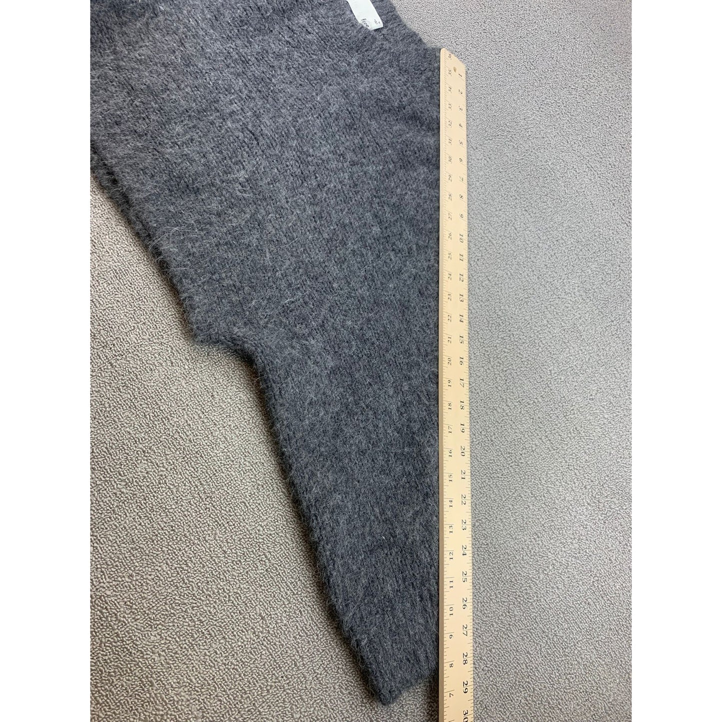 Wilfred Free Women's Medium Grey Cropped Fuzzy Sweater Long Sleeve