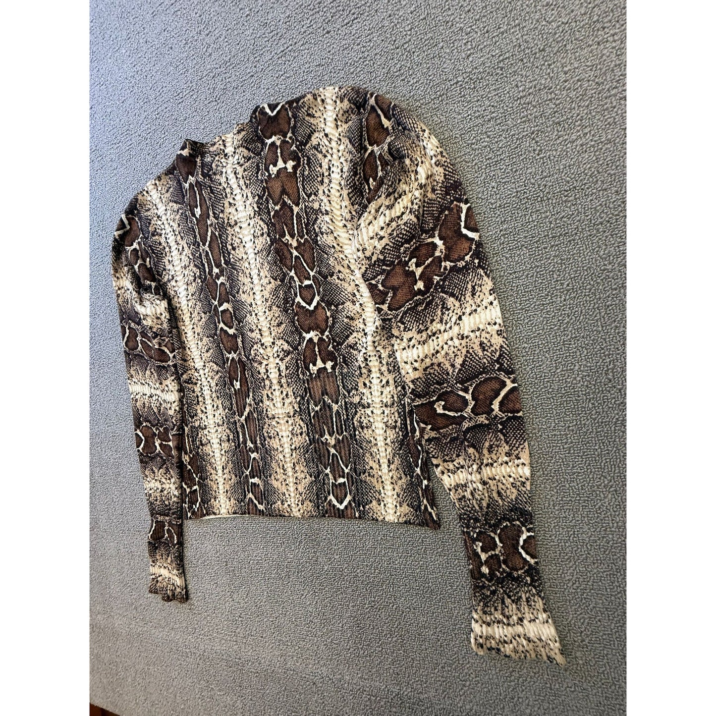 RED Women's Medium Snakeskin Print Cardigan V-Neck Long Sleeve Sweater