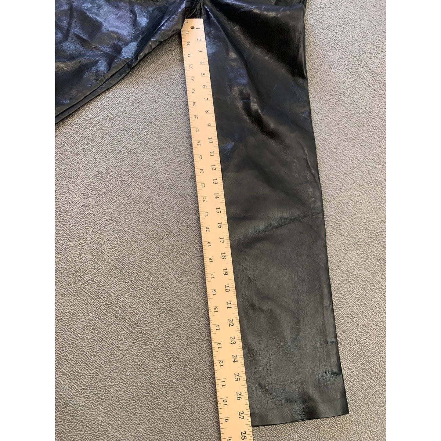 Aritzia Wilfred Women Size 0 Black Faux Leather Pants