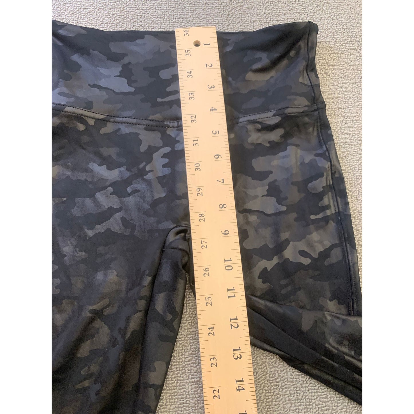 Spanx Women's Small/Petite Leggings Black Camo Coated Shine Leggings