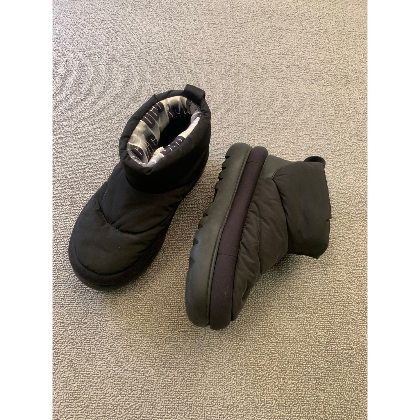UGG Women US 7 Black Classic Maxi Mini Boots