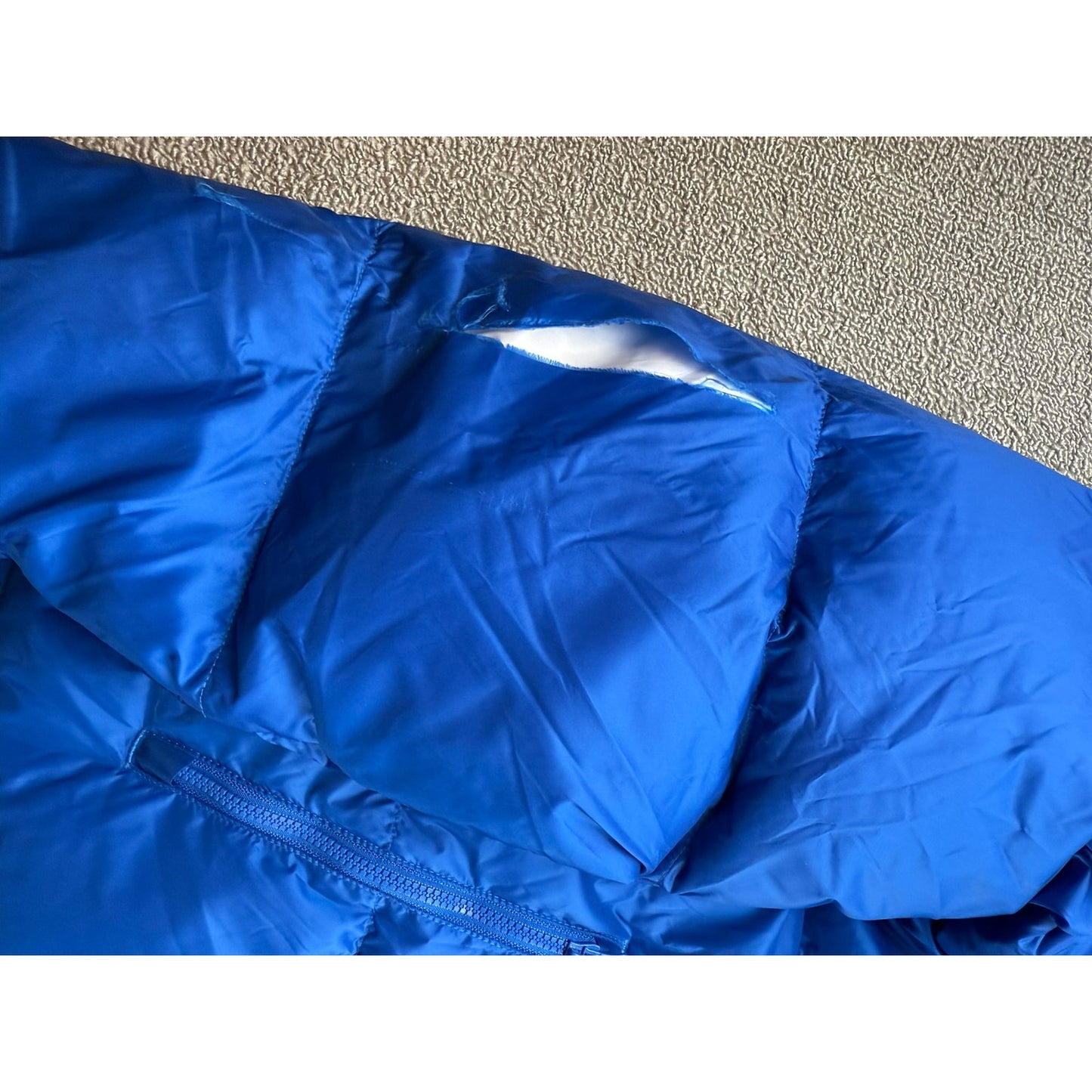 Sample Lacoste Men's Size Medium Blue Puffer Jacket Sample FW 22