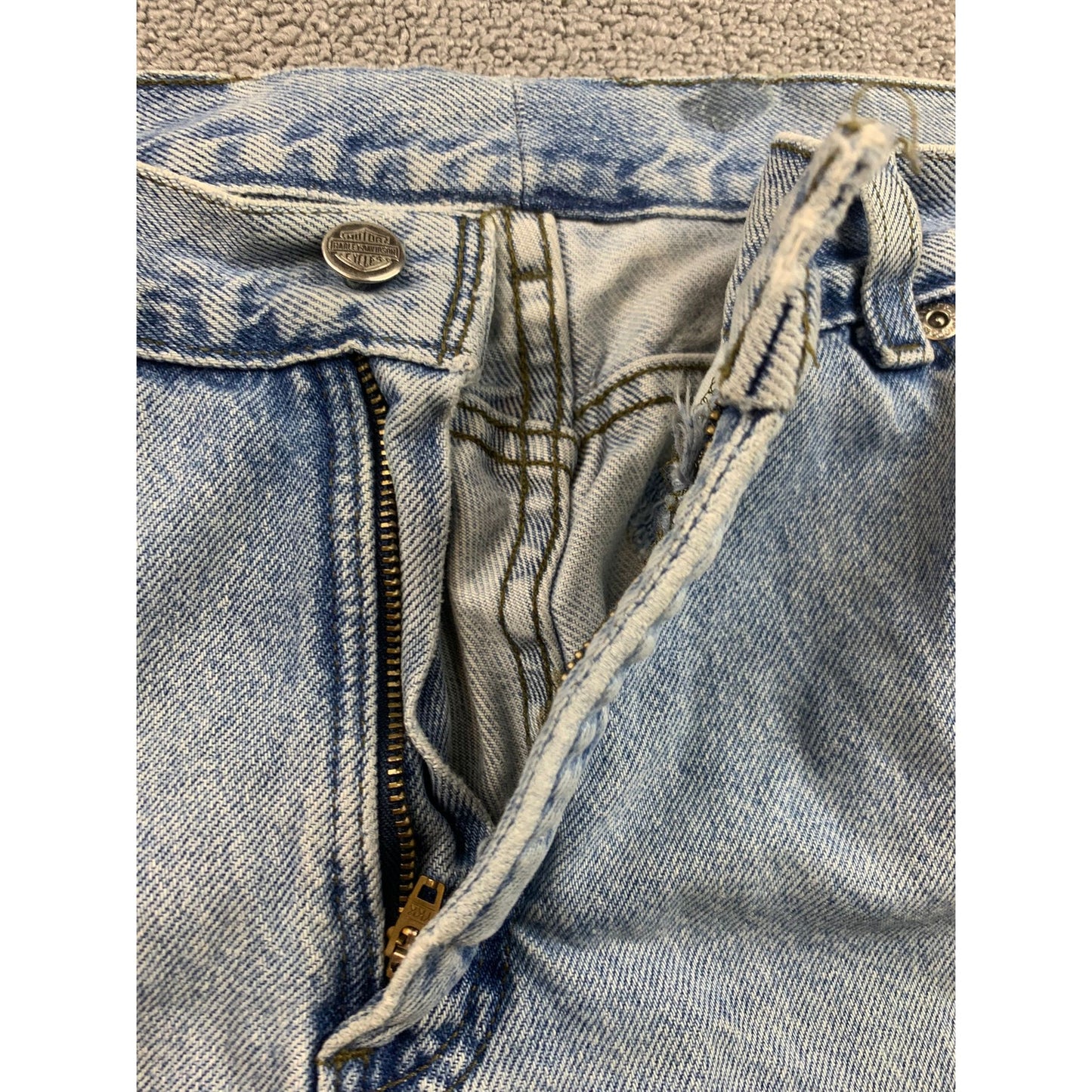 Harley-Davidson Men's 32 Light Wash Frayed Hem Denim Shorts Biker (90s–Y2K)