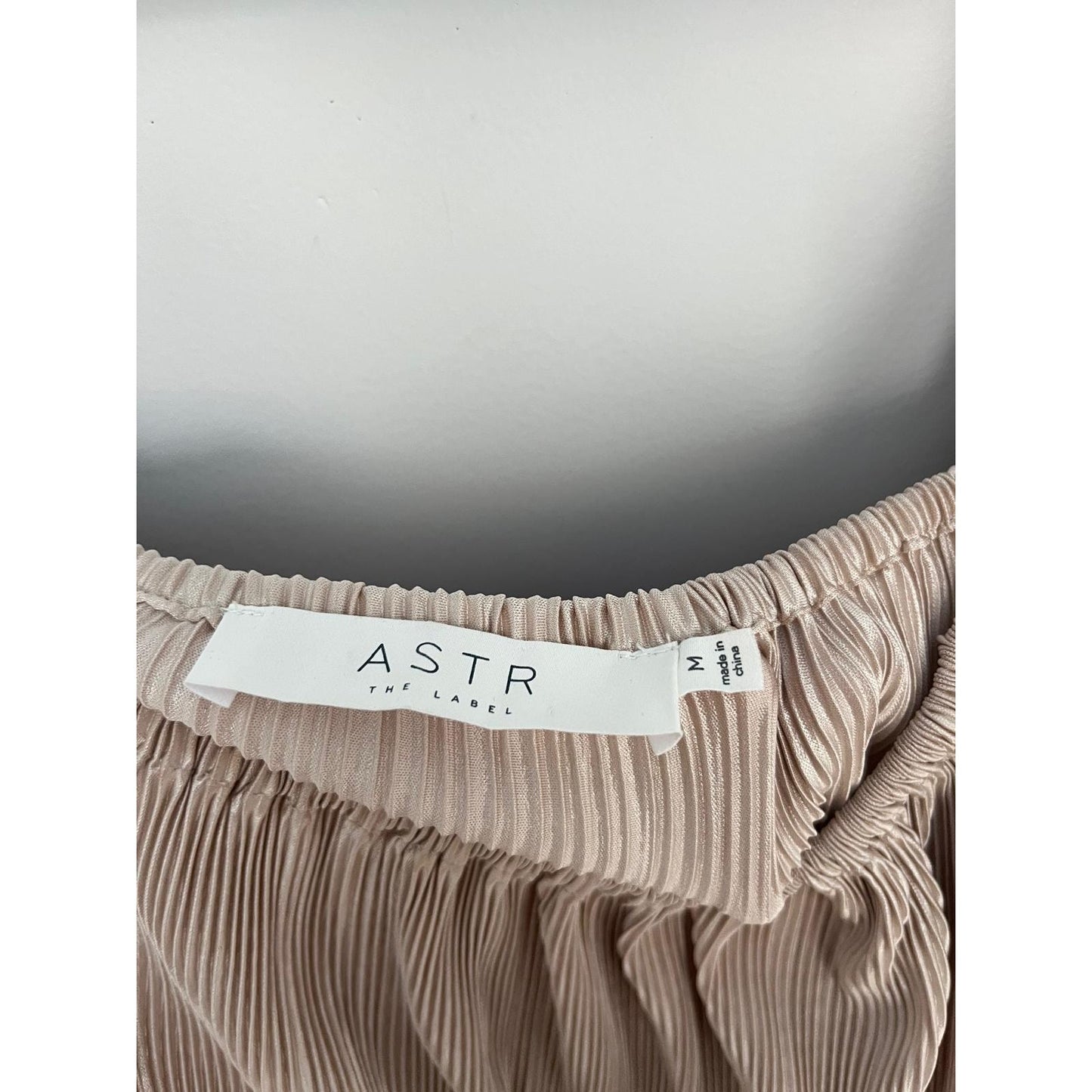 ASTR The Label Pleated Puff Sleeve Blouse Women M Beige Ruched Peplum Top