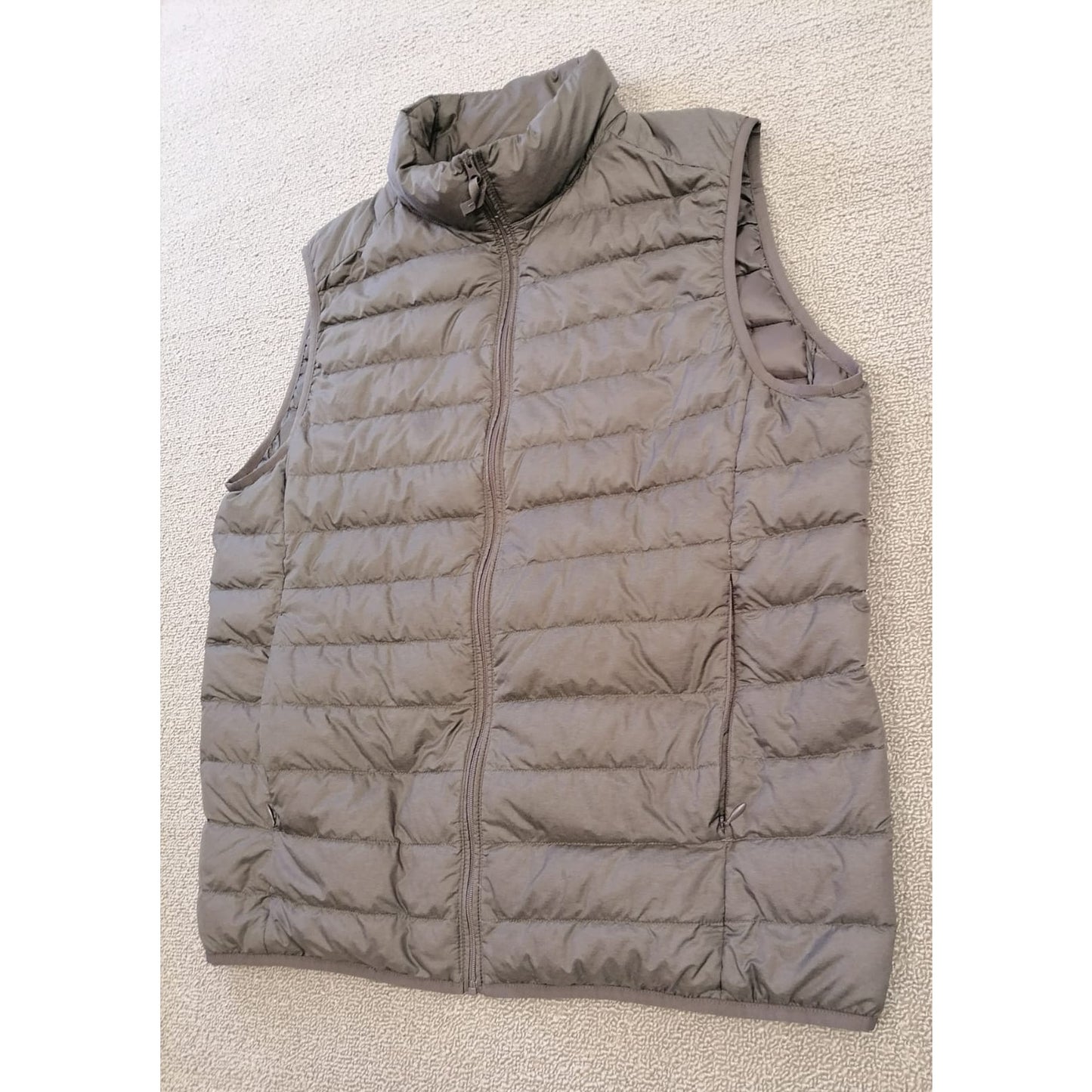 UNIQLO Small Female Grey Ultra Lightweight  Full Zip Puffer Vest Fall Sporty
