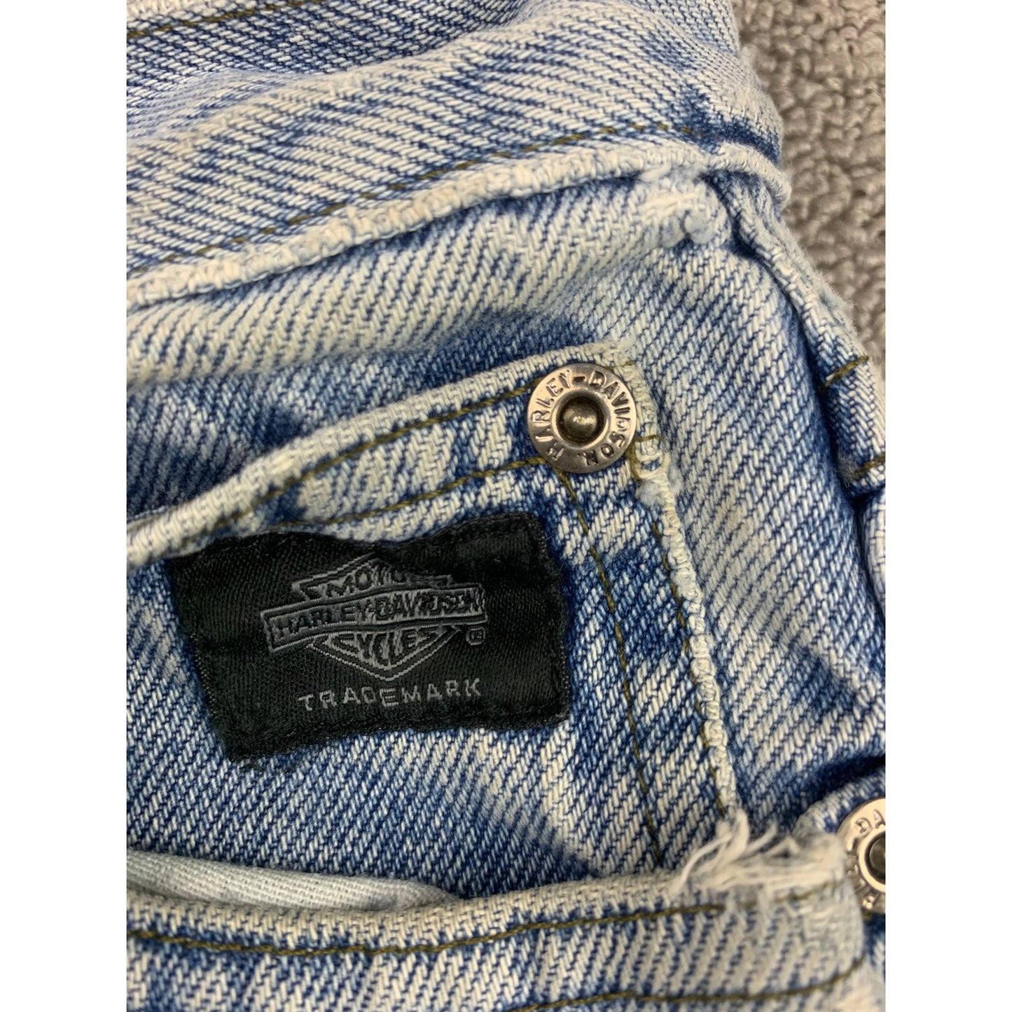 Harley-Davidson Men's 32 Light Wash Frayed Hem Denim Shorts Biker (90s–Y2K)
