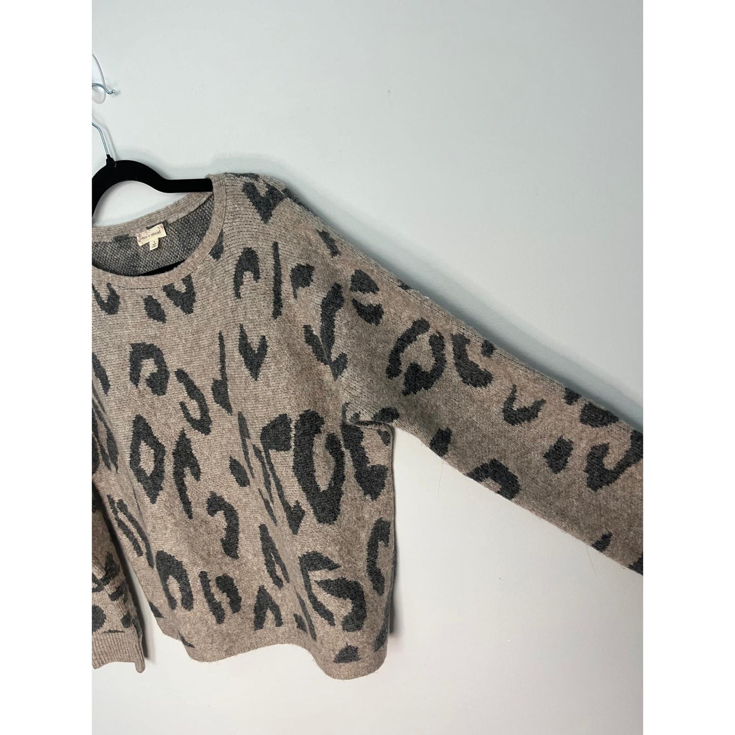 Hem & Thread Leopard Print Sweater Women Small Taupe Gray Pullover Fuzzy Knit