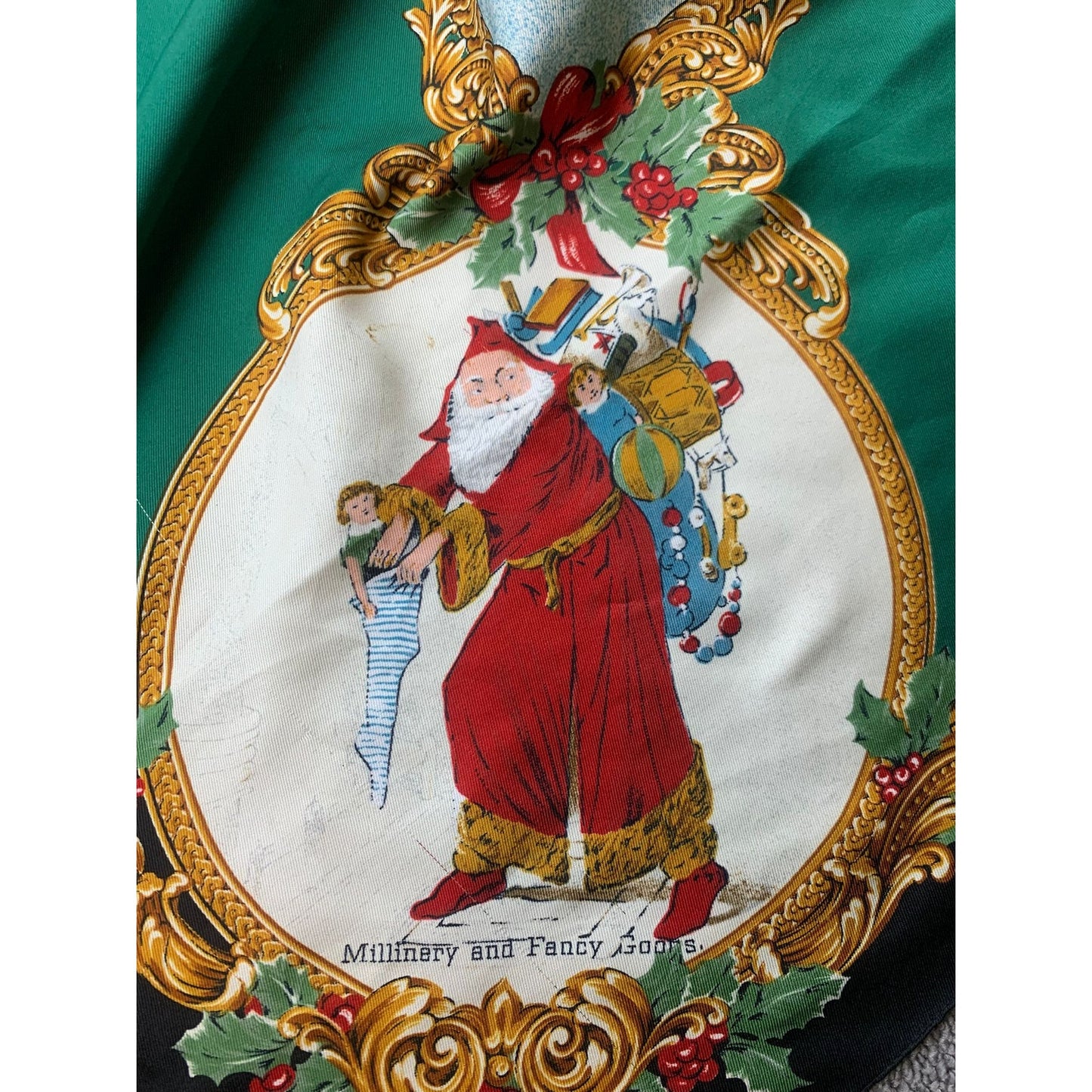 Christmas theme scarf Smithsonian Institution 1996 Made in Italy