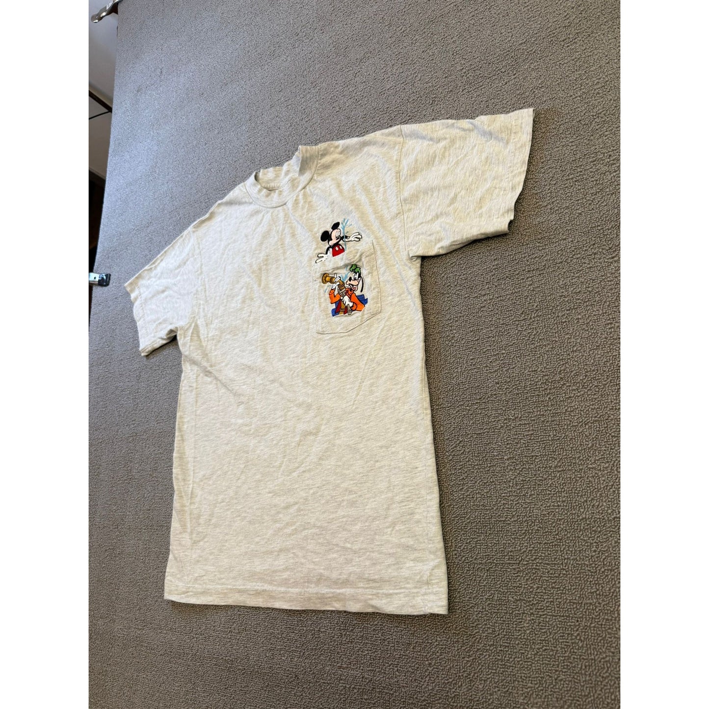 Vintage The Disney Store Medium Gray Mickey Mouse Goofy Water T-Shirt