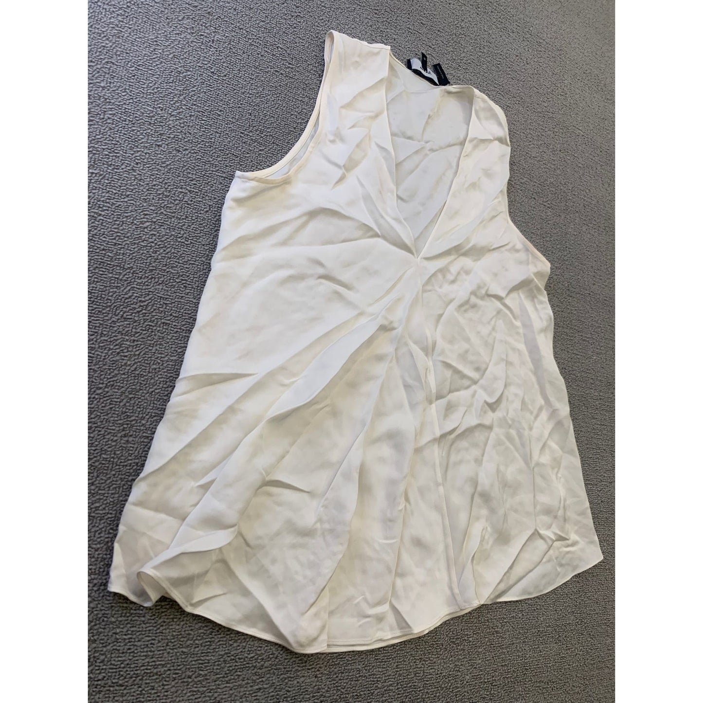 Theory Women's Medium White Cream Top Blouse Sleeveless V Neck