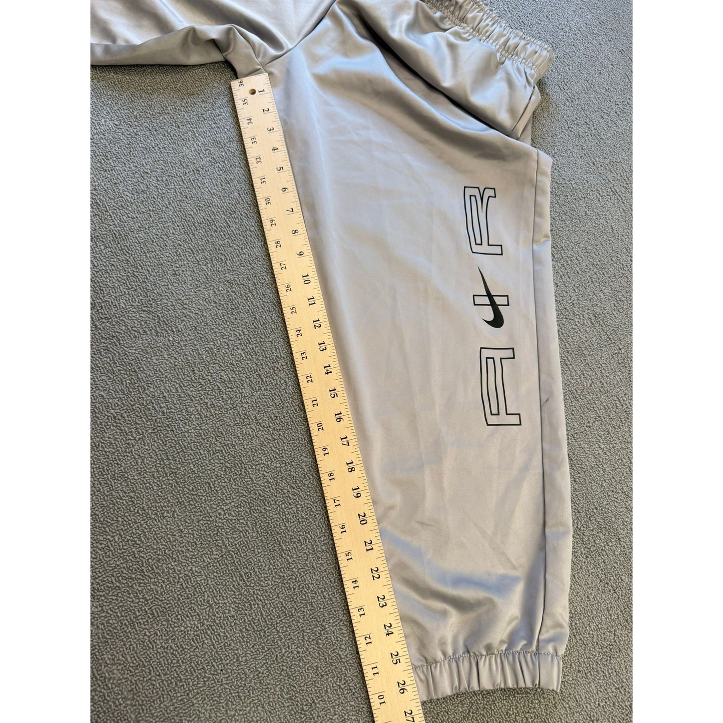 Nike Women’s Mid Rise Loose Fit Air Joggers Glossy Gray Size Large
