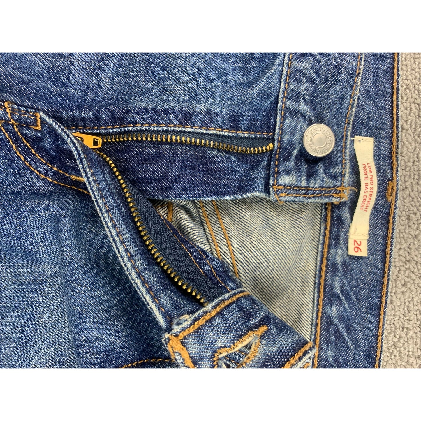 Levi’s Jeans Women’s Size 26 Low Pro Straight Leg Medium Wash Denim